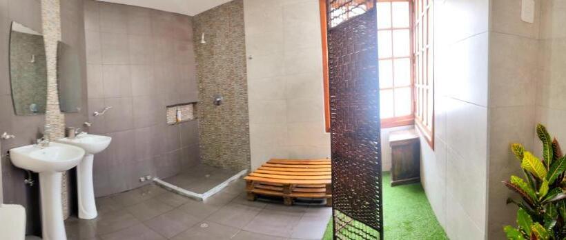 اتاق لوکس, Minka Hostel
