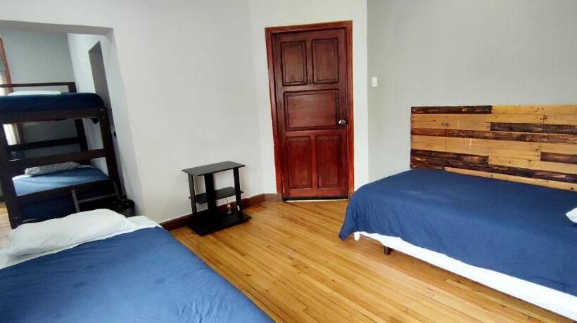 מיטה בחדר משותף, Minka Hostel