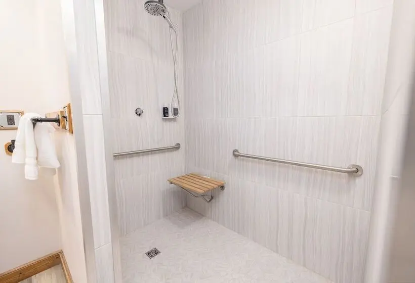 スイート, Hartwell Suites