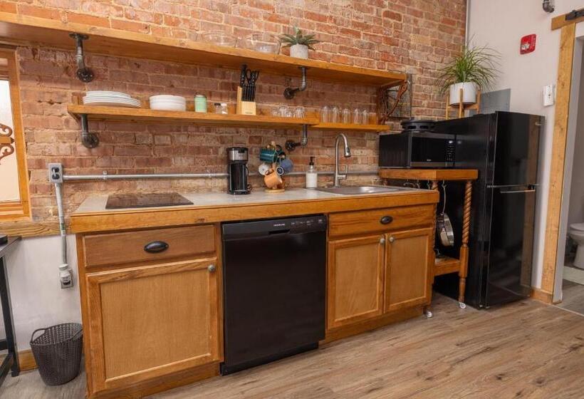 جناح سوبيريور, Hartwell Suites