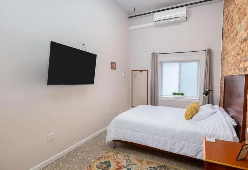 スイート, Hartwell Suites