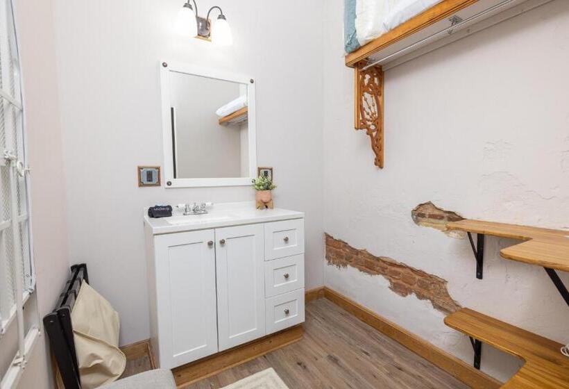 جناح سوبيريور, Hartwell Suites