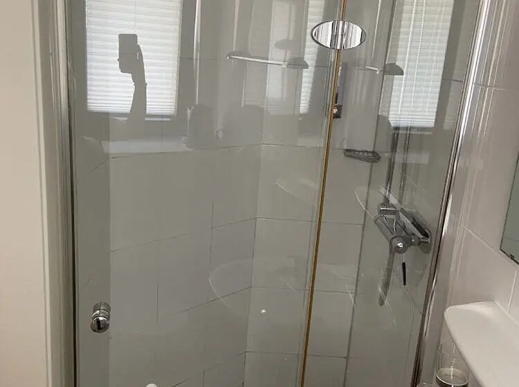Standard Yhden Hengen Huone, Gästehaus Niki