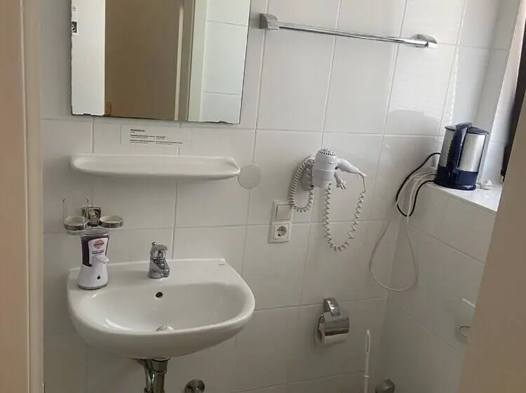 Standard Yhden Hengen Huone, Gästehaus Niki