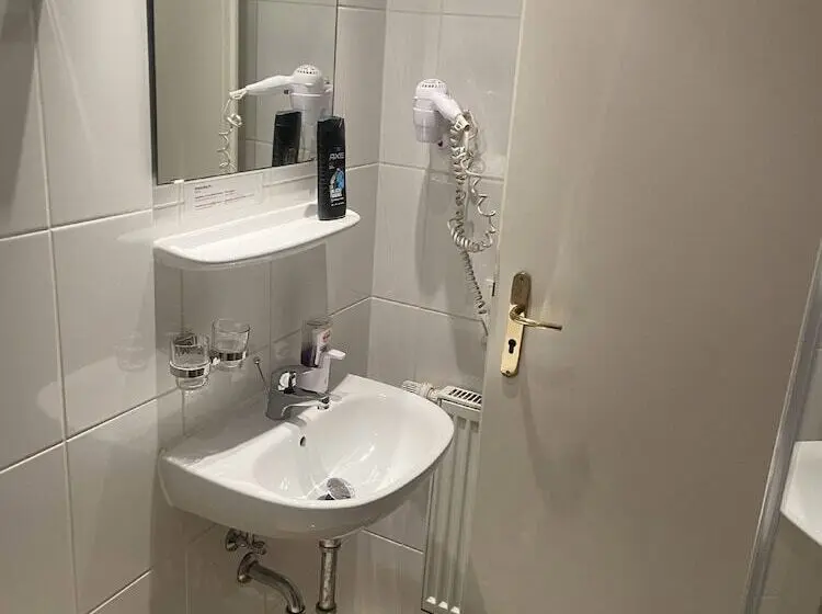 Standard Kolmen Hengen Huone, Gästehaus Niki