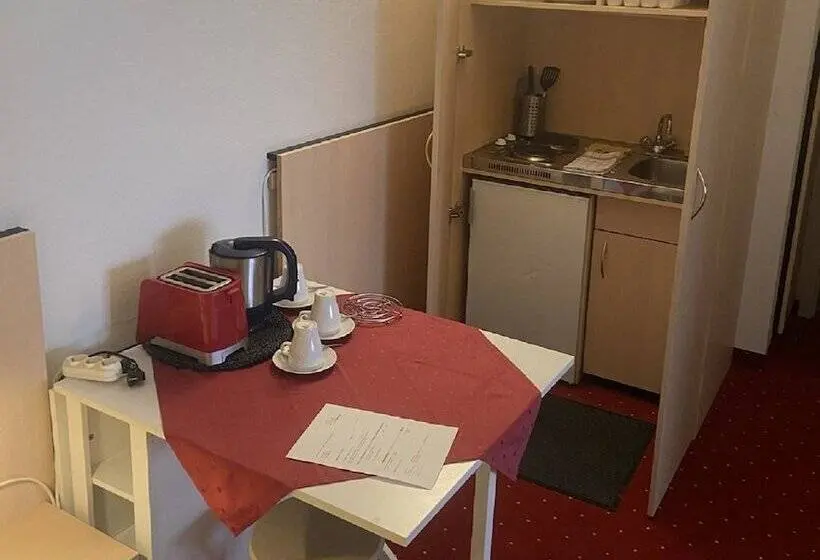 Standard Kolmen Hengen Huone, Gästehaus Niki