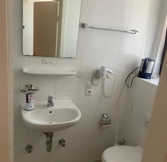 Standard Yhden Hengen Huone, Gästehaus Niki