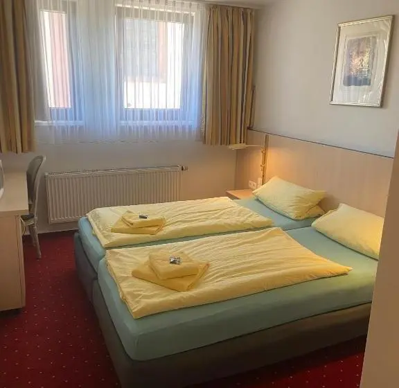 Standard Neljän Hengen Huone, Gästehaus Niki