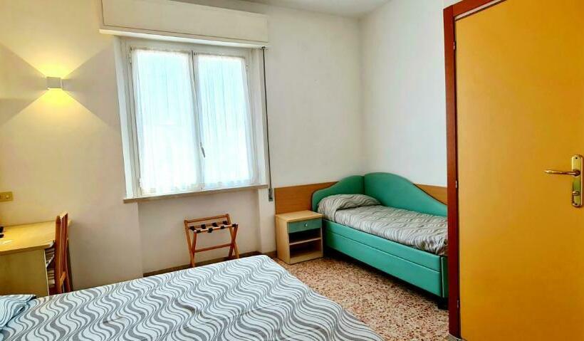 اتاق استاندارد سه نفره, Bellerofonte