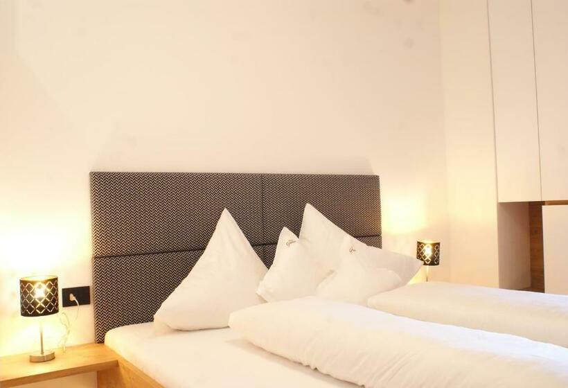 带露台的套间, Gissbach