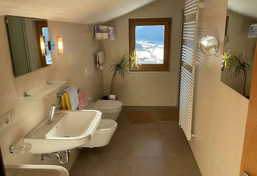 Perhehuone, Alpenblick Bed & Breakfast