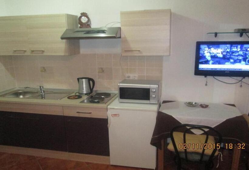 Студио Economy, Villa Nada