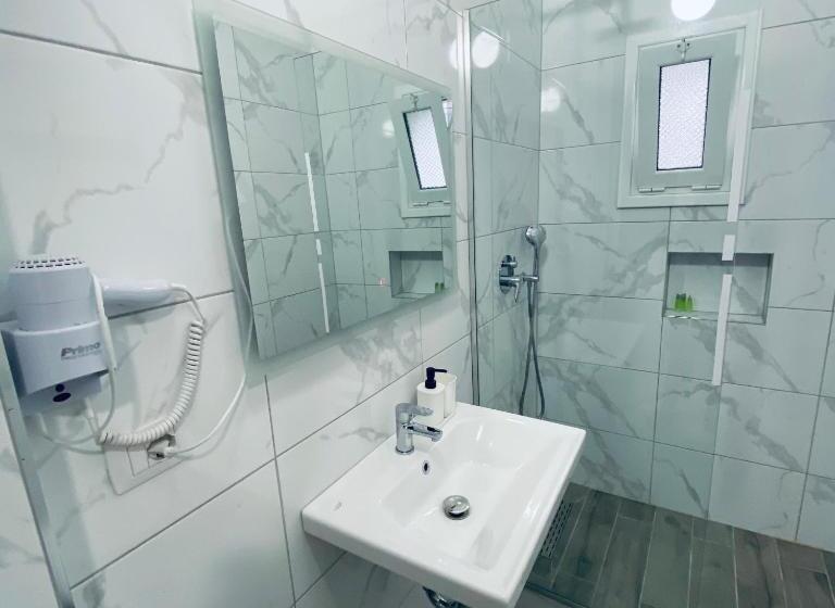 اتاق استاندارد سه نفره, Yard Paradise Rooms Dhermi