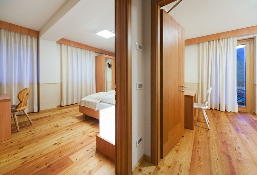 חדר סטנדרט לשלושה, Lumen