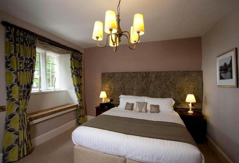 スーペリアールーム, The Three Crowns