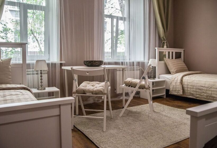 חדר משפחתי, Hostel Esenin