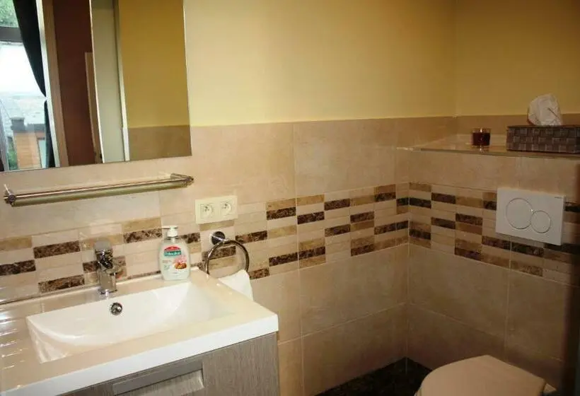 اتاق لوکس, Eu B&b