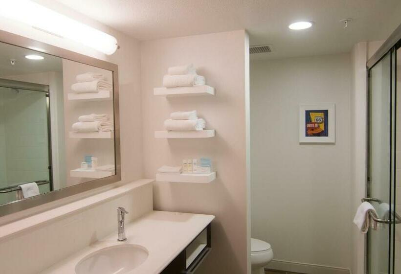 Люкс Кровать Кинг, Hampton Inn & Suites Tulsa Downtown