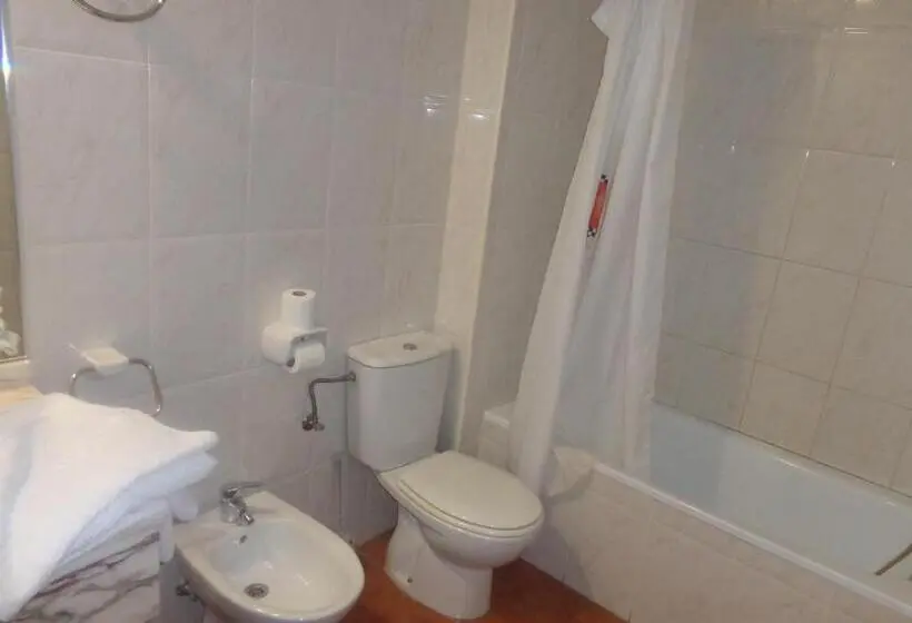 Standard Kolmen Hengen Huone, Hostal Millan