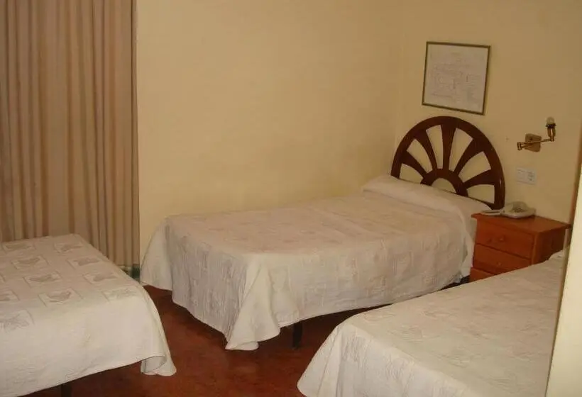Standard Kolmen Hengen Huone, Hostal Millan