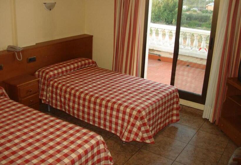 Номер Стандарт Трехместный, Hostal Millan