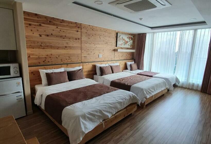 חדר סטנדרט לשלושה, Jeju M Resort