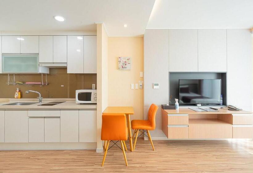 חדר סטנדרט עם מרפסת, Jeju M Resort