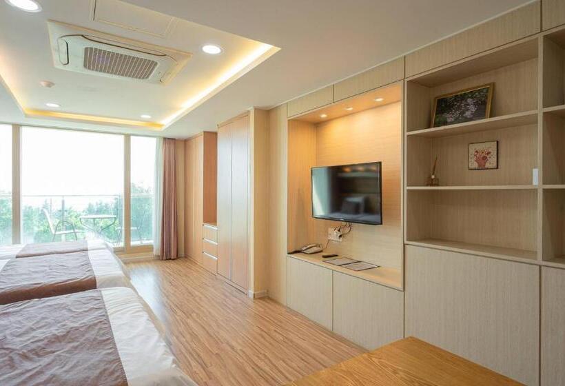 Номер Стандарт Трехместный, Jeju M Resort