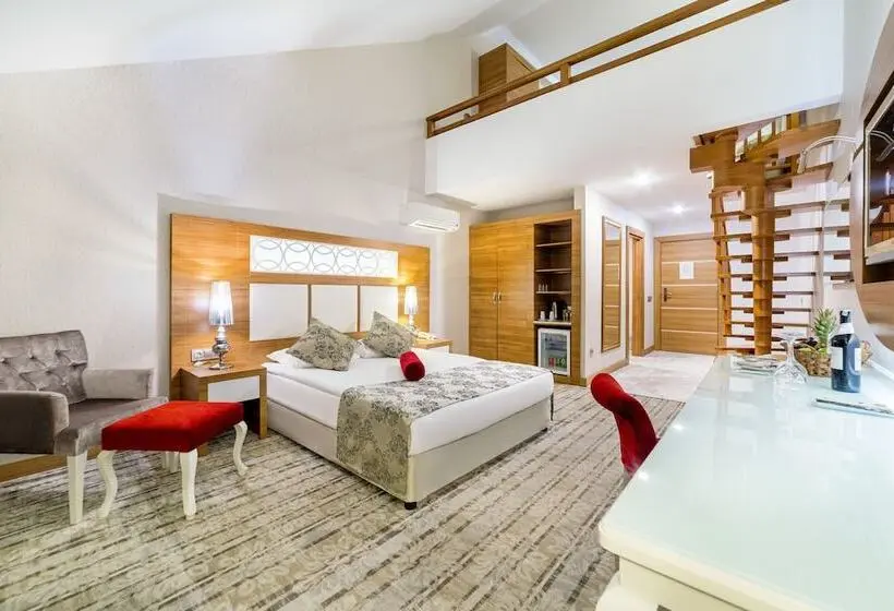 Perhehuone, Justiniano Theodora Resort