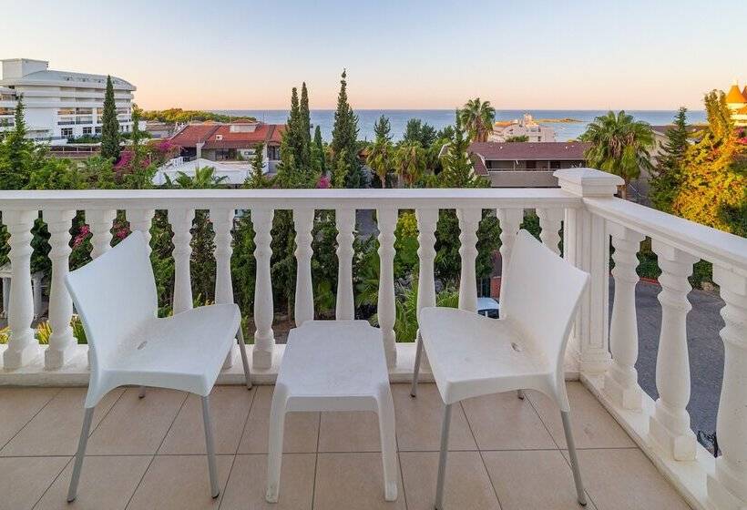 家庭间, Justiniano Theodora Resort