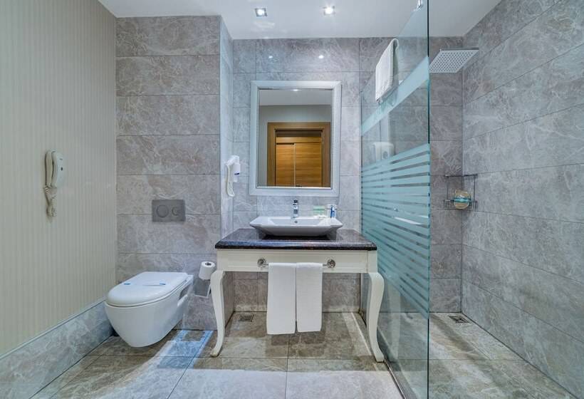 家庭间, Justiniano Theodora Resort