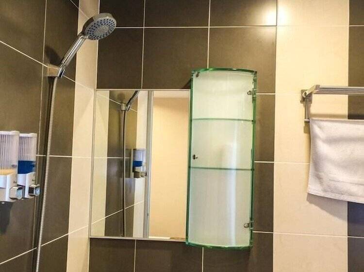 غرفة ديلوكس, Louis