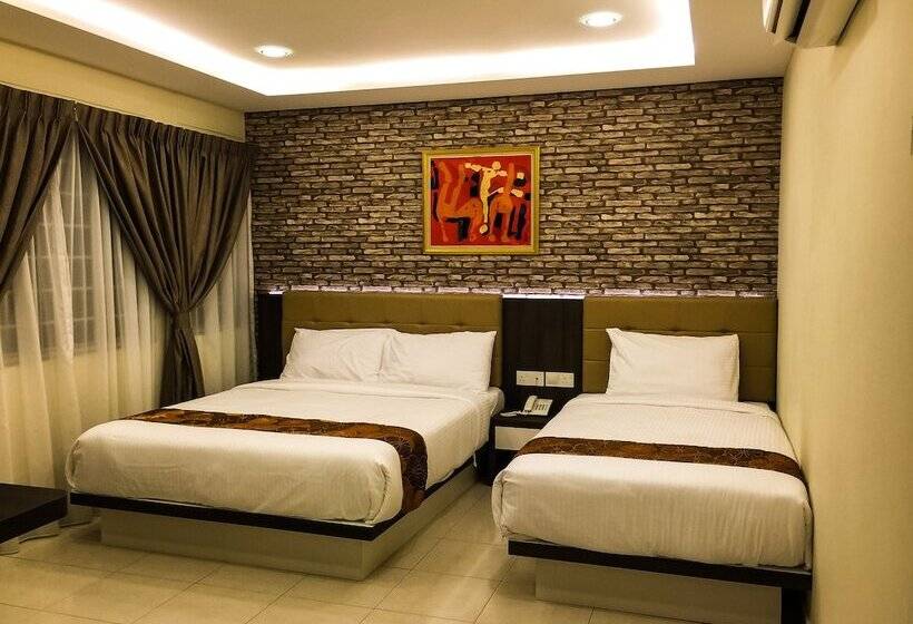 غرفة ديلوكس ثلاثية, Louis