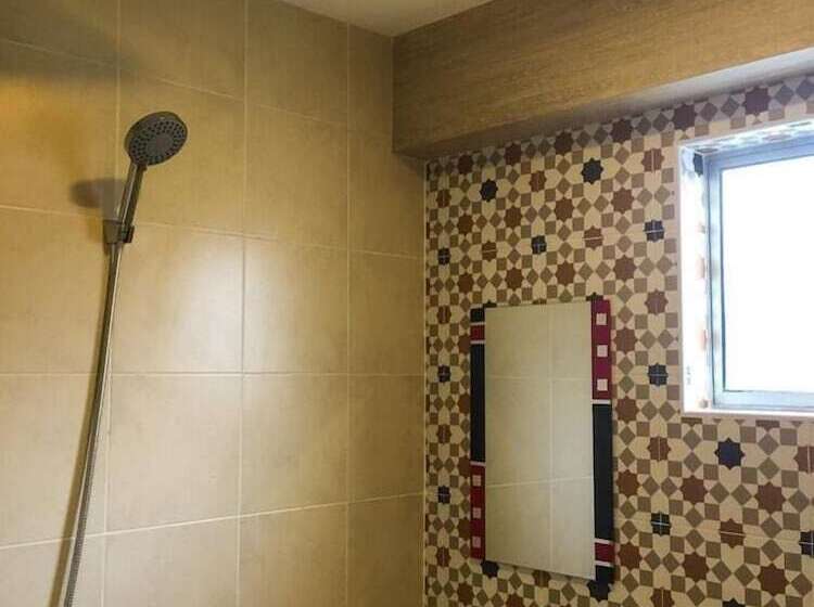 غرفة ديلوكس رباعية, Louis