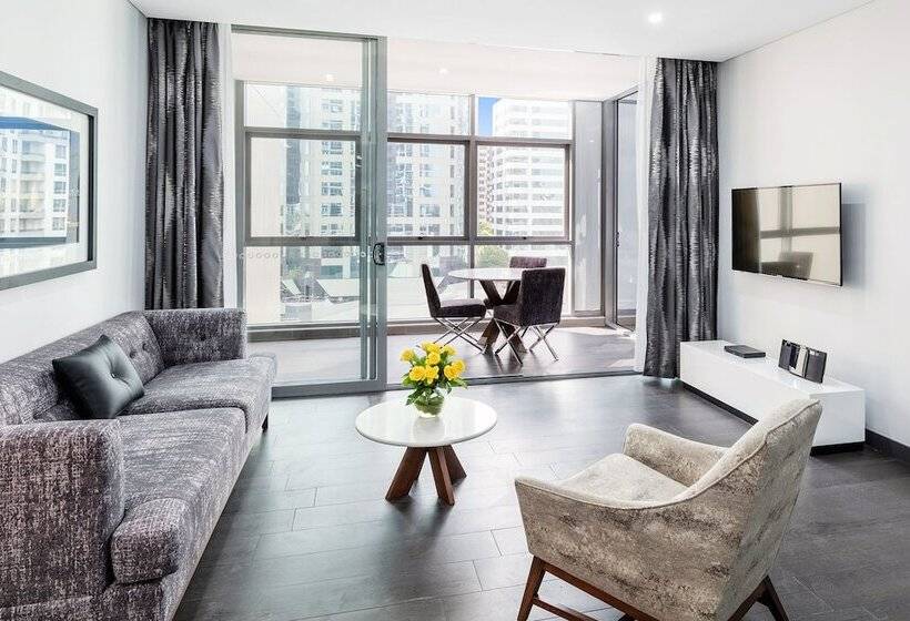 جناح, Meriton Suites Chatswood