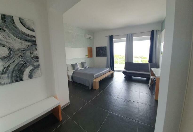 غرفة ديلوكس مطلّة علي البحر مزوَّدة بشُرفة, Oasis Park