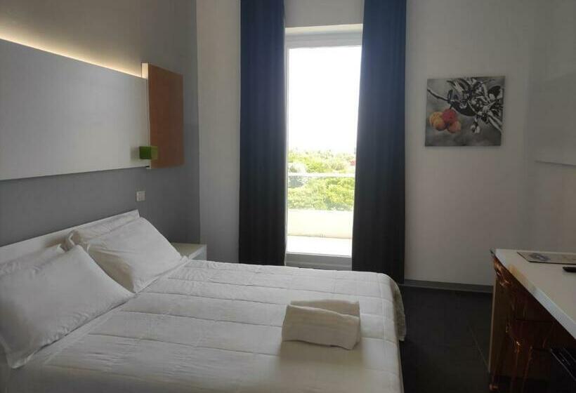 غرفة قياسية مطلّة علي البحر مزوَّدة بشُرفة, Oasis Park