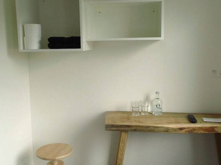 스탠다드 룸, Quarante Cinq