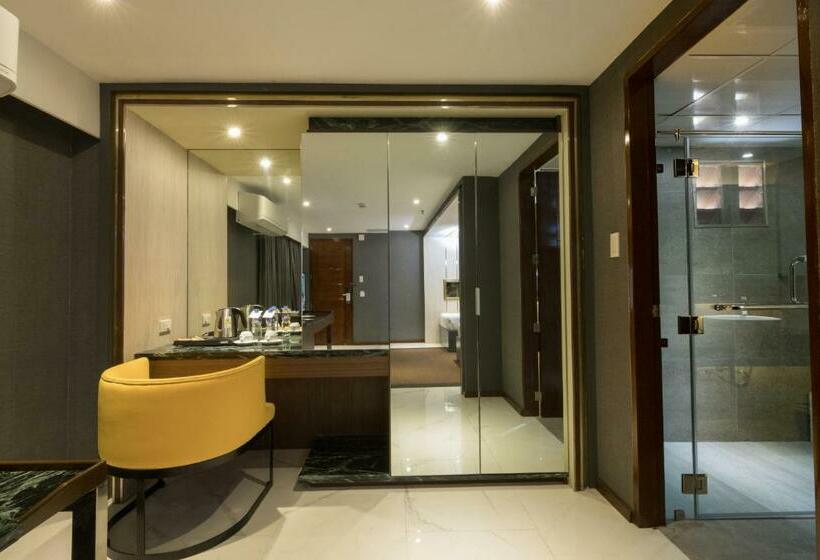 패밀리 스위트, Star Plaza