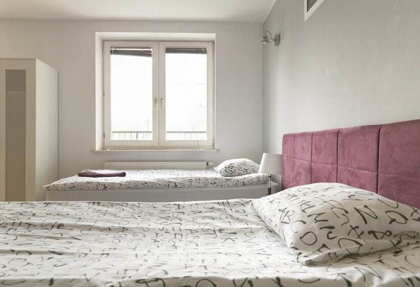 اتاق خانوادگی, Anton House