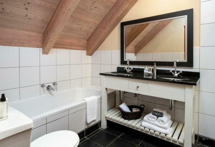 غرفة قياسية, De Hoek Manor