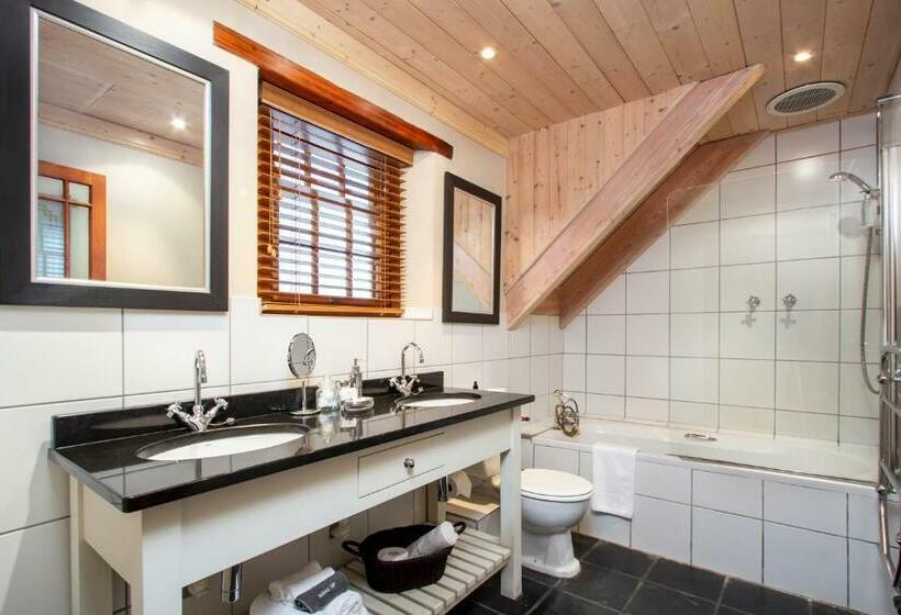 غرفة قياسية, De Hoek Manor