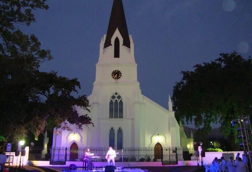 غرفة قياسية, De Hoek Manor