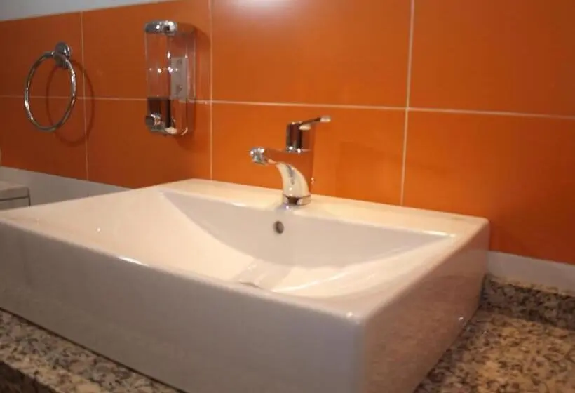 3-Bett-Standardzimmer, Hostal La Ribera Del Júcar