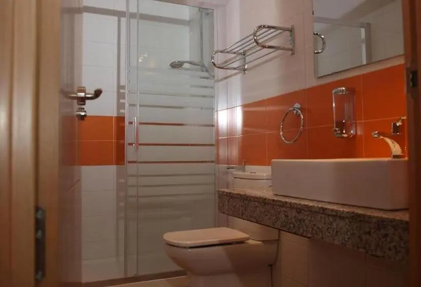 3-Bett-Standardzimmer, Hostal La Ribera Del Júcar