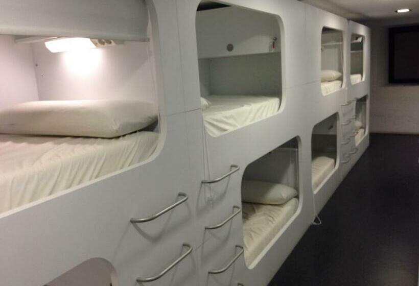 מיטה בחדר מעונות עם מקלחת משותפת, Hostel Casa Ibarrola