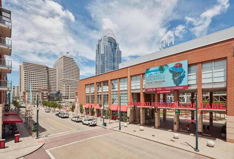 اتاق استاندارد با تخت بزرگ, Ac Hotel By Marriott Cincinnati At The Banks