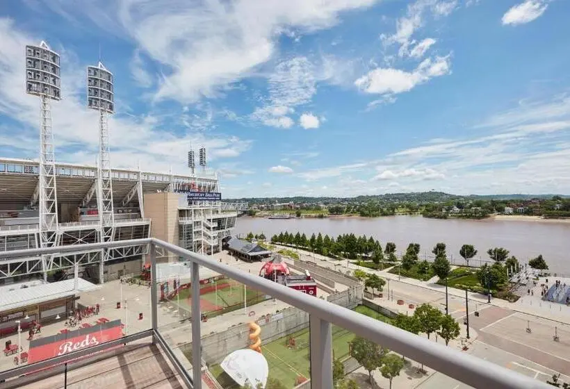 Standard-huone Queen-vuode, Ac Hotel By Marriott Cincinnati At The Banks