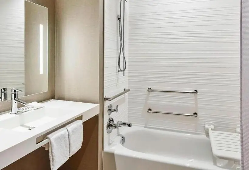 Standard-invahuone King-vuode, Ac Hotel By Marriott Cincinnati At The Banks