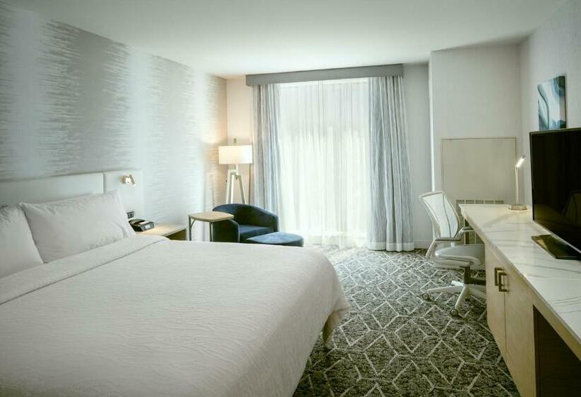 带大床的标准间, Hilton Garden Inn Seattle Bellevue Downtown, Wa
